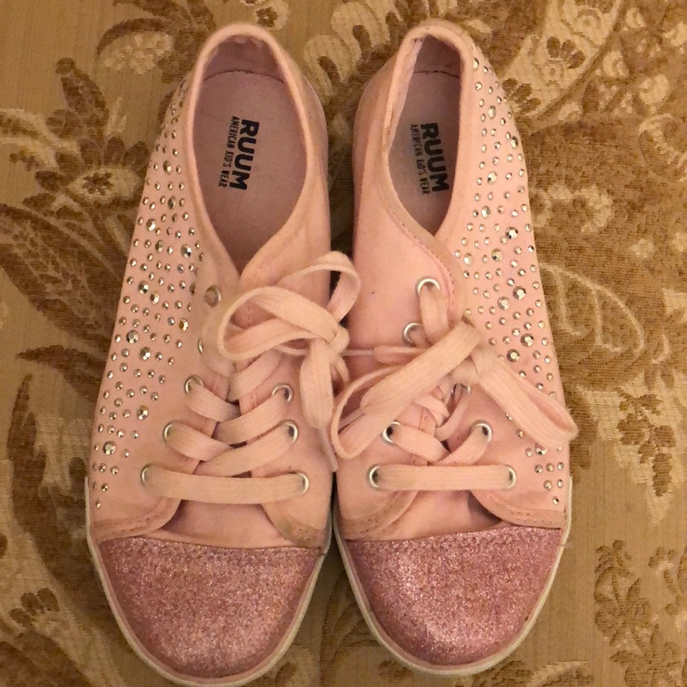 RUUM sneakers